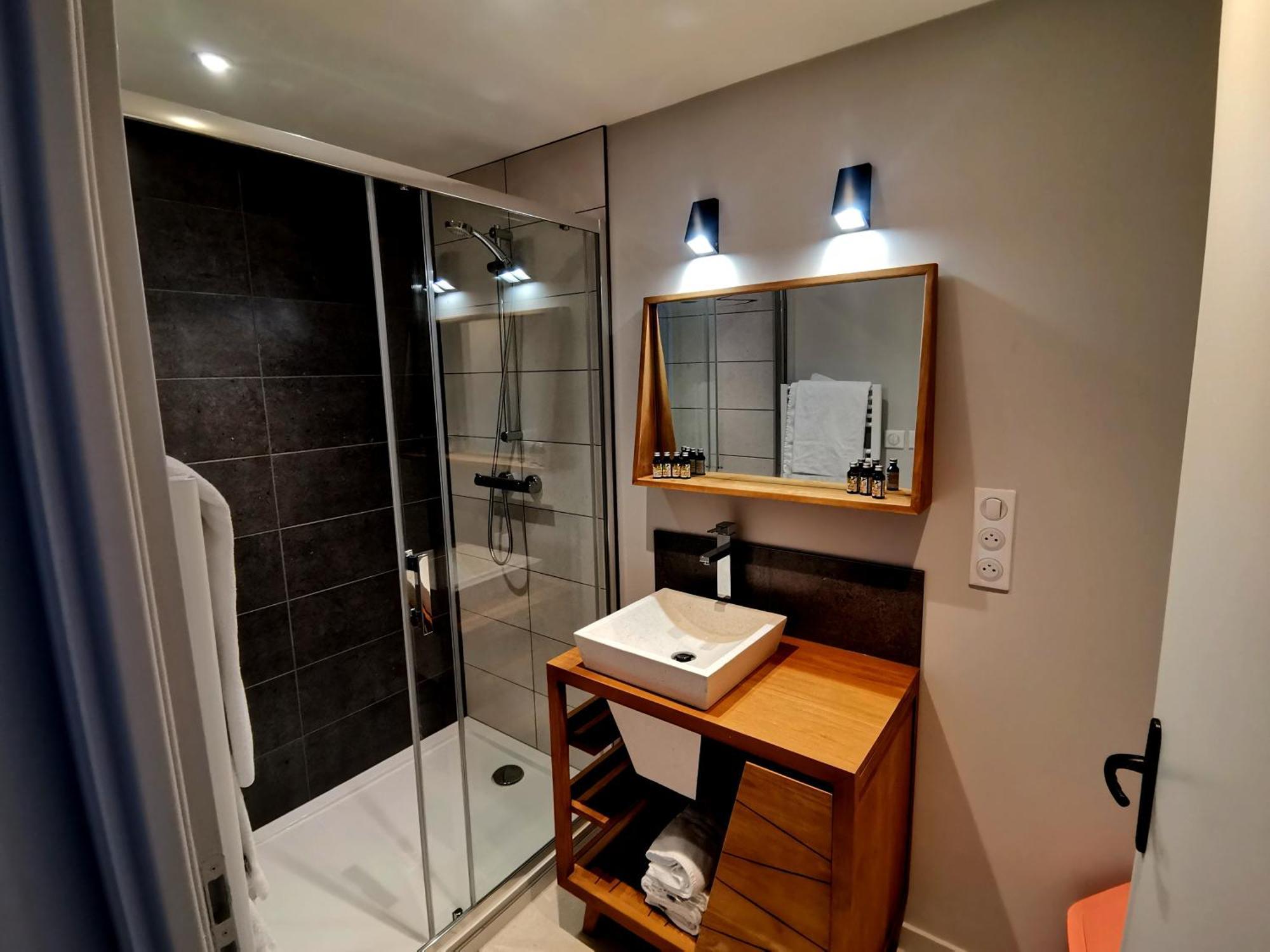 Logis Hotel Le Beau Site 莱克河畔尚邦 外观 照片