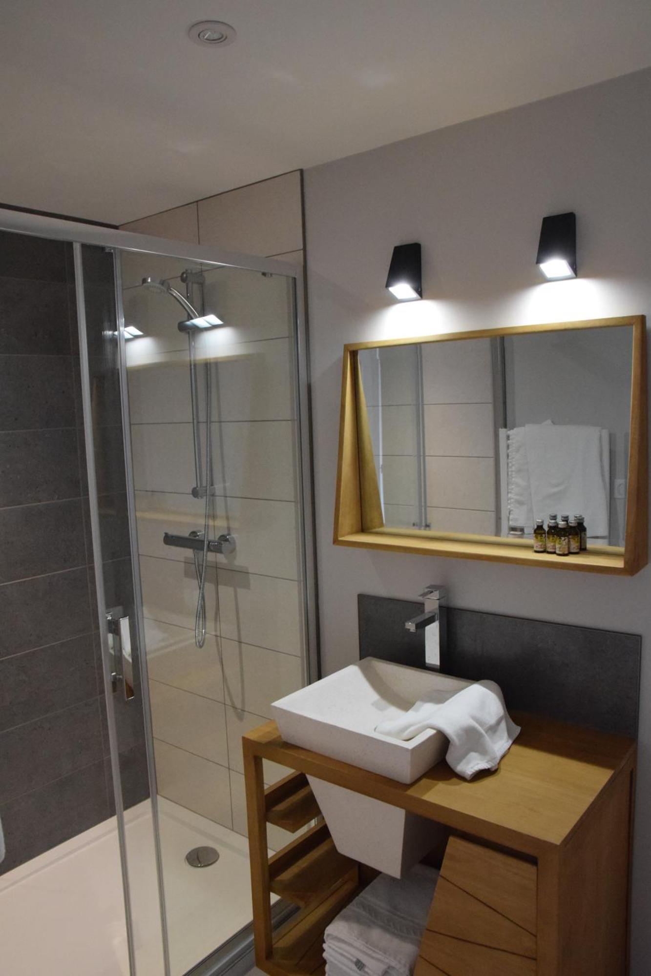 Logis Hotel Le Beau Site 莱克河畔尚邦 外观 照片