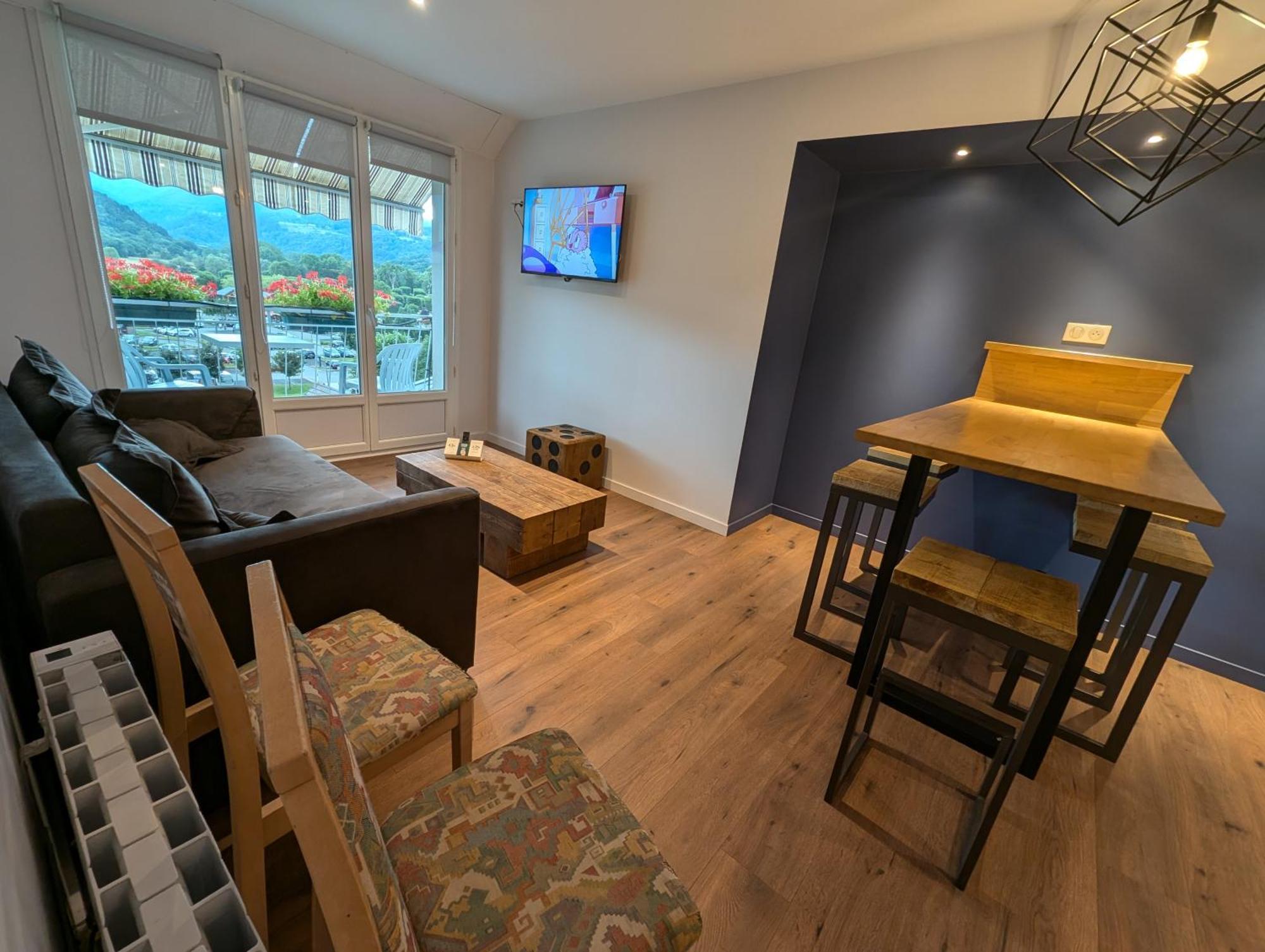 Logis Hotel Le Beau Site 莱克河畔尚邦 外观 照片